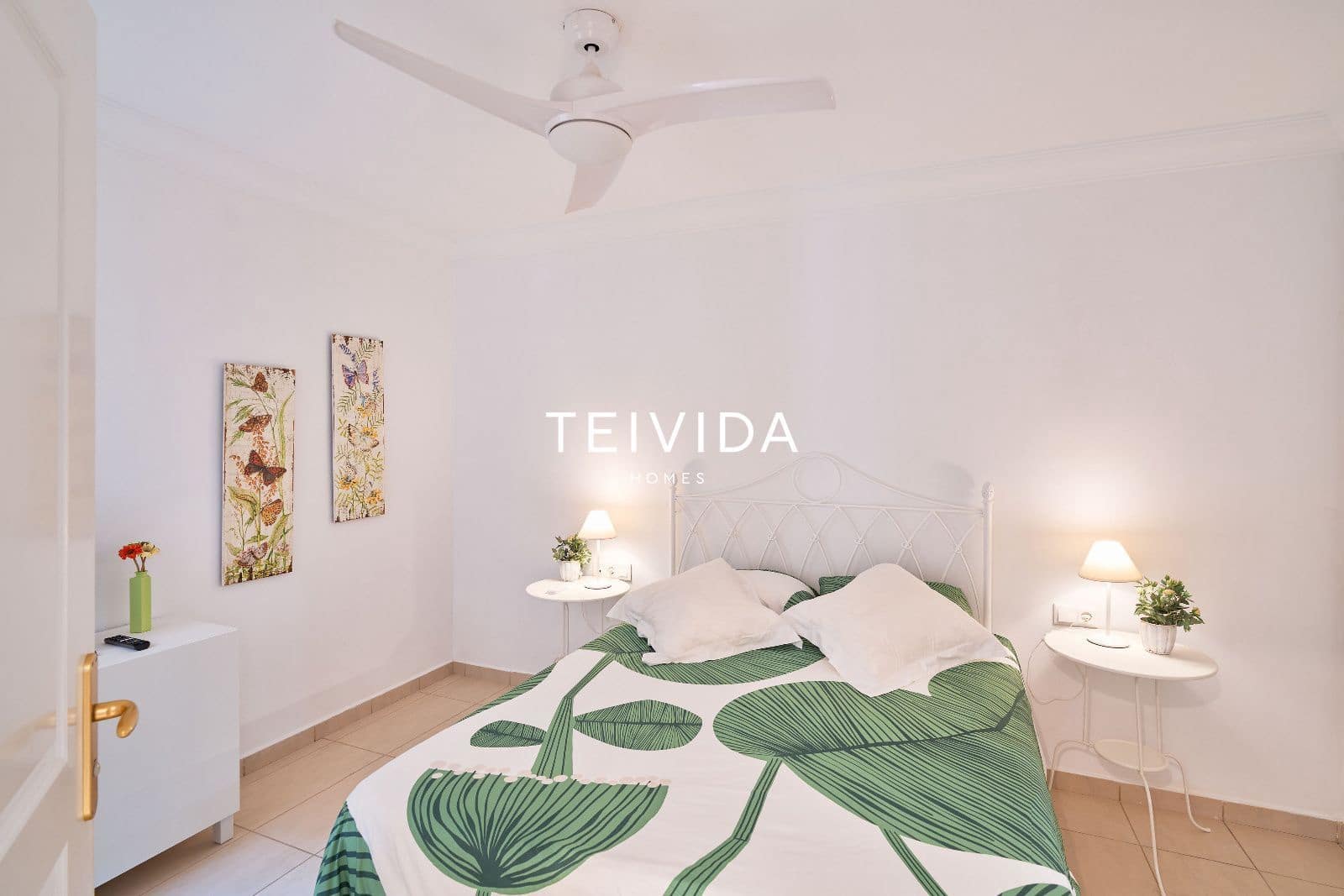 2 bedroom Flat for sale in Playa del Duque with pool garage - € 860,000 (Ref: 9898382)