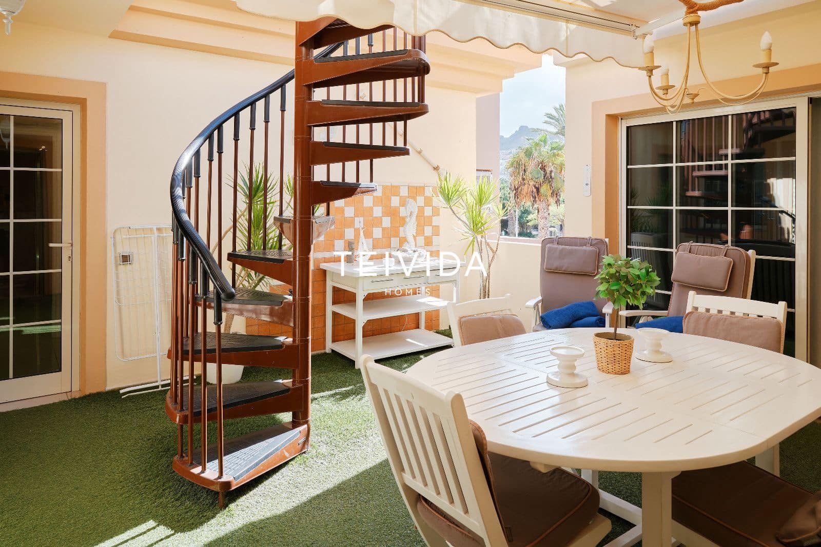 2 bedroom Flat for sale in Playa del Duque with pool garage - € 860,000 (Ref: 9898382)