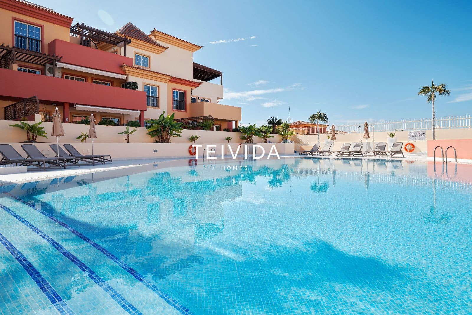 2 bedroom Flat for sale in Playa del Duque with pool garage - € 860,000 (Ref: 9898382)