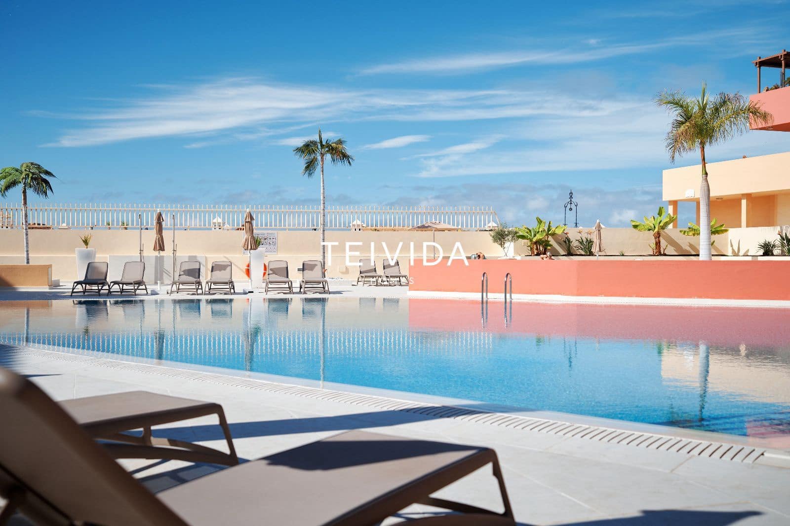 2 bedroom Flat for sale in Playa del Duque with pool garage - € 860,000 (Ref: 9898382)