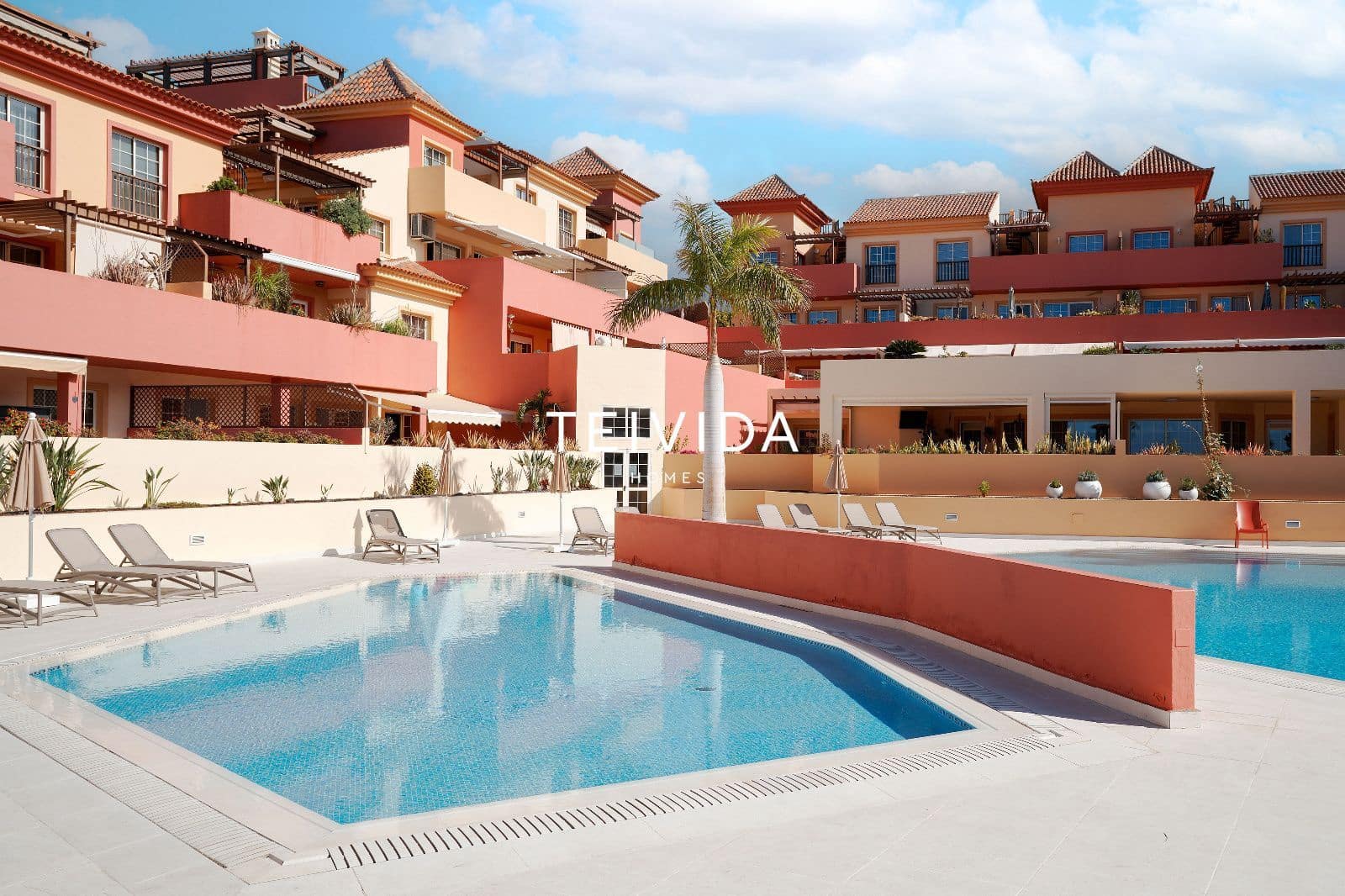 2 bedroom Flat for sale in Playa del Duque with pool garage - € 860,000 (Ref: 9898382)
