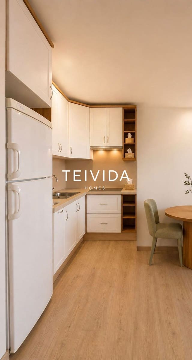 2 quarto Apartamento para arrendar em Playa de las Americas com piscina - 1 700 € (Ref: 9924920)