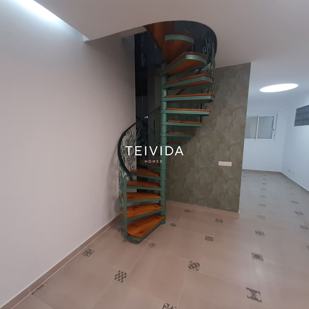 3 sypialnia Dom na sprzedaż w Costa del Silencio z basenem garażem - 315 000 € (Ref: 9964140)