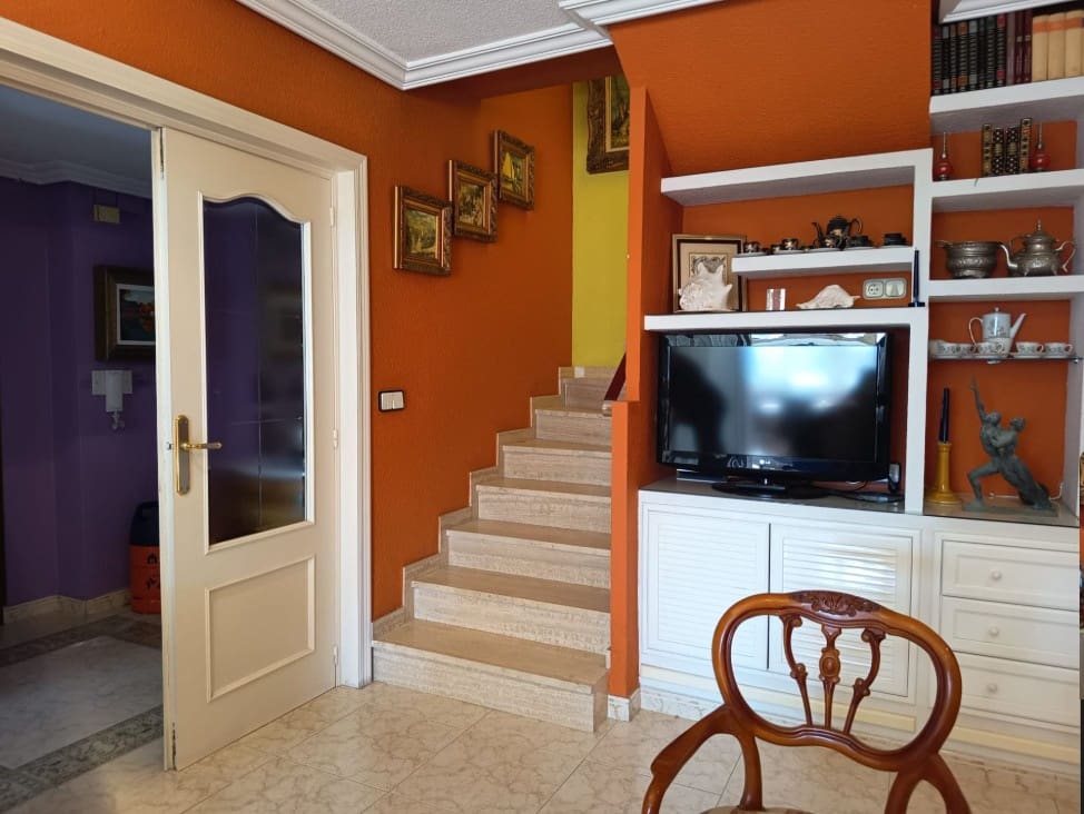 3 bedroom Penthouse for sale in Benidorm with garage - € 549,000 (Ref: 10031072)