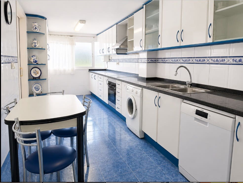 3 bedroom Penthouse for sale in Benidorm with garage - € 549,000 (Ref: 10031072)