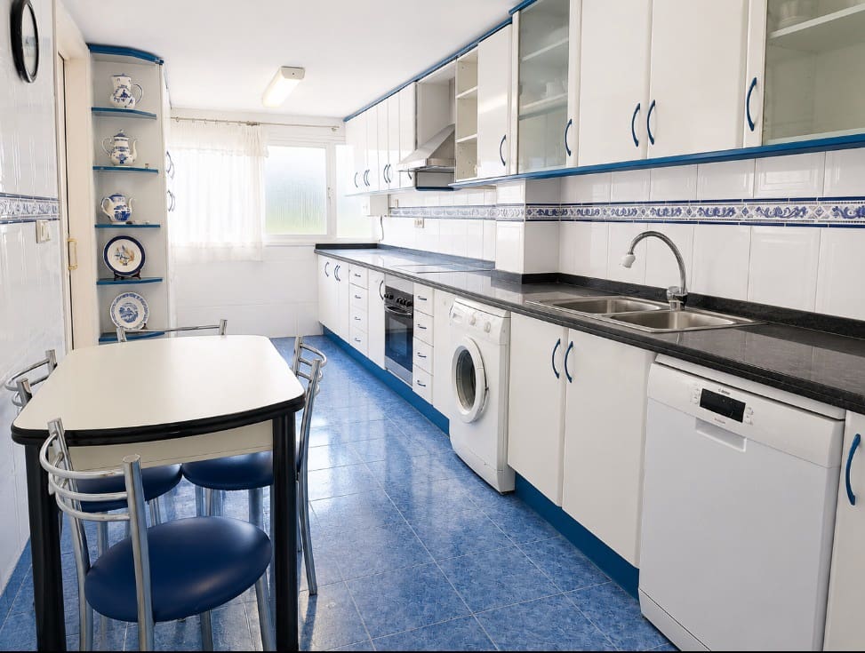 3 bedroom Penthouse for sale in Benidorm with garage - € 549,000 (Ref: 10031072)