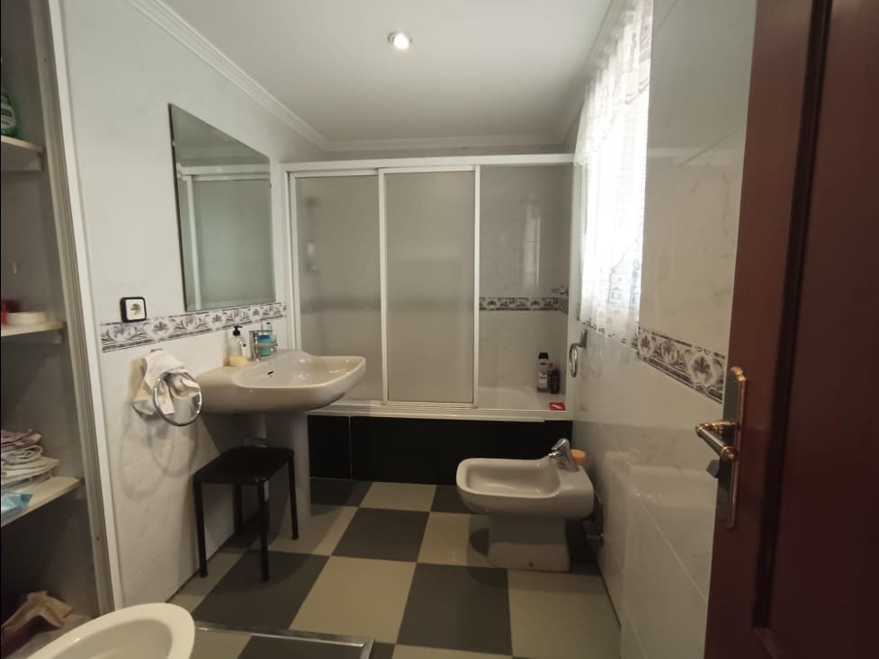 3 bedroom Penthouse for sale in Benidorm with garage - € 549,000 (Ref: 10031072)