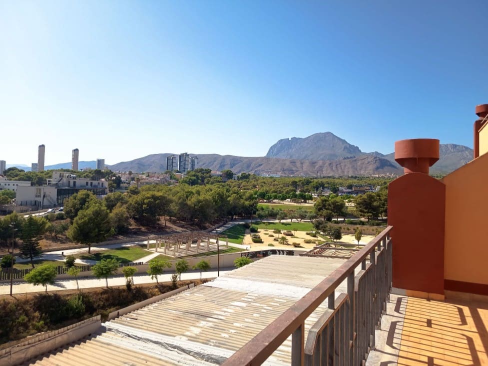 3 bedroom Penthouse for sale in Benidorm with garage - € 549,000 (Ref: 10031072)