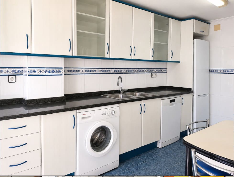 3 bedroom Penthouse for sale in Benidorm with garage - € 549,000 (Ref: 10031072)