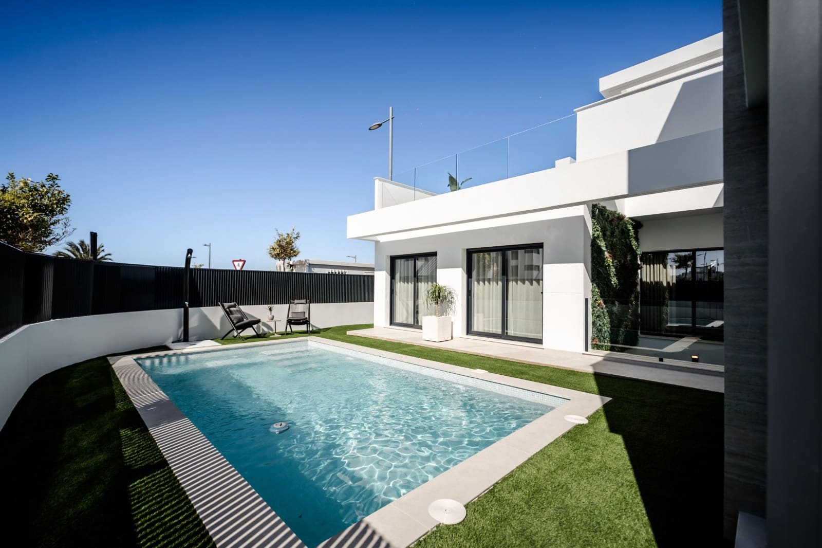 3 bedroom Villa for sale in Los Alcazares with pool - € 869,000 (Ref: 10049817)