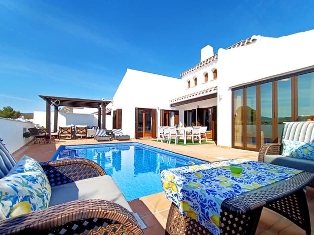 4 bedroom Villa for rent in El Valle Golf Resort, Murcia city with pool garage - € 2,000 (Ref: 9939164)