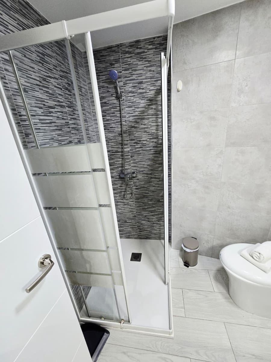 Apartamento Playa de 2 habitaciones en Benidorm en venta con piscina garaje - 210.000 € (Ref: 9940798)