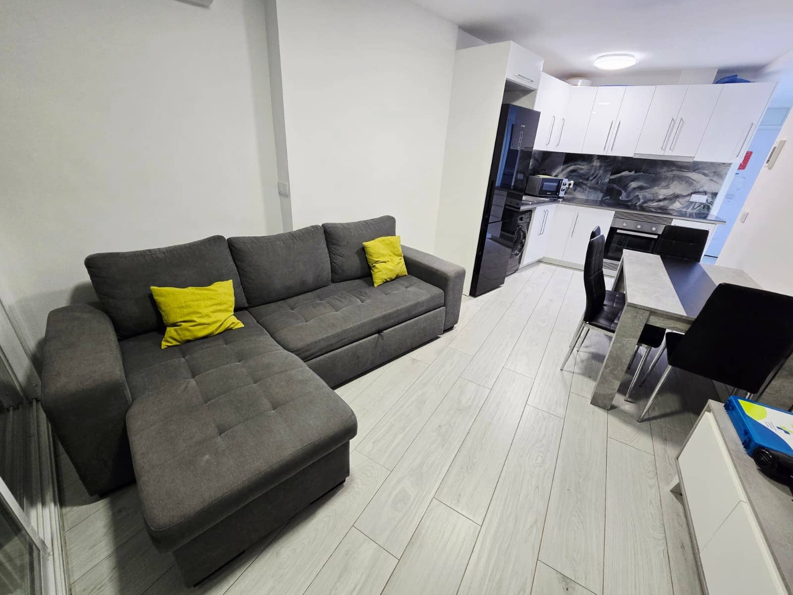 Apartamento Playa de 2 habitaciones en Benidorm en venta con piscina garaje - 210.000 € (Ref: 9940798)