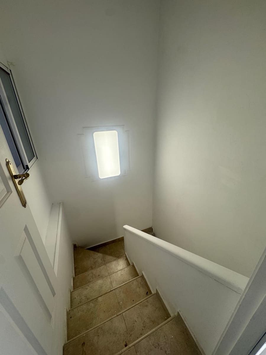 Maison de Ville de 3 chambres à louer à Benidorm - 1 300 € (Ref: 9998006)