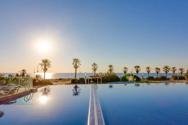 3 sypialnia Apartament na sprzedaż w Punta Prima, Torrevieja z basenem garażem - 550 000 € (Ref: 9528317)