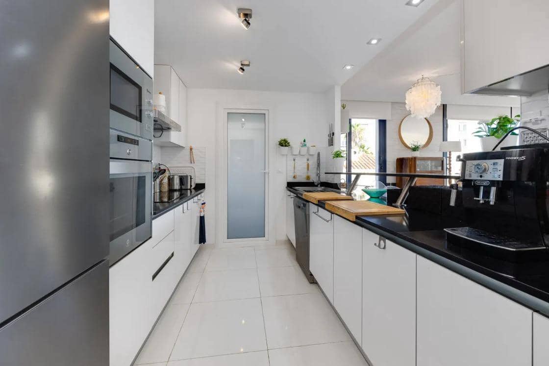 3 sypialnia Apartament na sprzedaż w Punta Prima z basenem garażem - 550 000 € (Ref: 9528317)