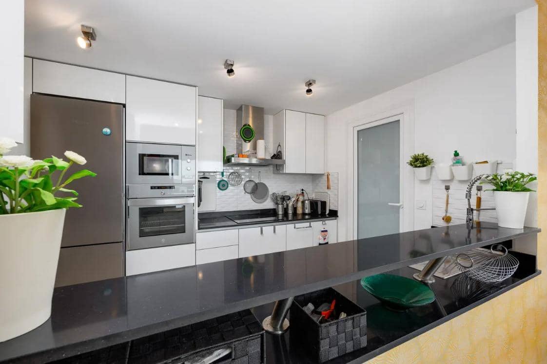 3 sypialnia Apartament na sprzedaż w Punta Prima z basenem garażem - 550 000 € (Ref: 9528317)