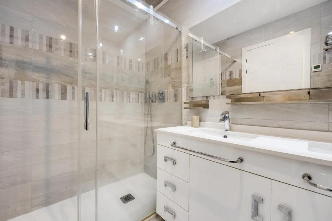 3 sypialnia Apartament na sprzedaż w Punta Prima z basenem garażem - 550 000 € (Ref: 9528317)