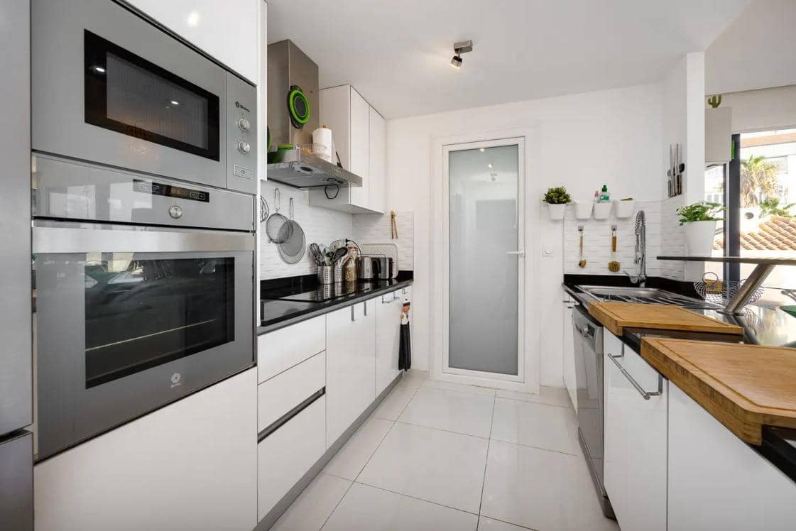 3 sypialnia Apartament na sprzedaż w Punta Prima z basenem garażem - 550 000 € (Ref: 9528317)