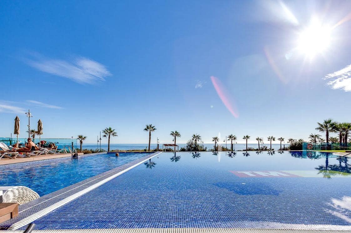 3 sypialnia Apartament na sprzedaż w Punta Prima z basenem garażem - 550 000 € (Ref: 9528317)