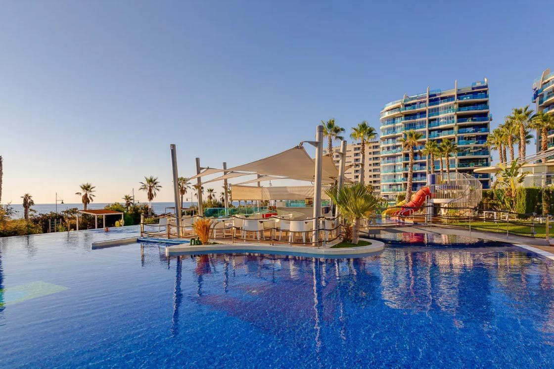 3 sypialnia Apartament na sprzedaż w Punta Prima z basenem garażem - 550 000 € (Ref: 9528317)