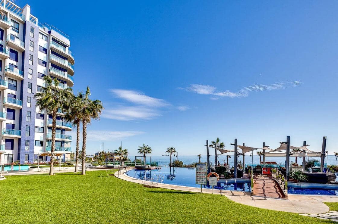 3 sypialnia Apartament na sprzedaż w Punta Prima z basenem garażem - 550 000 € (Ref: 9528317)