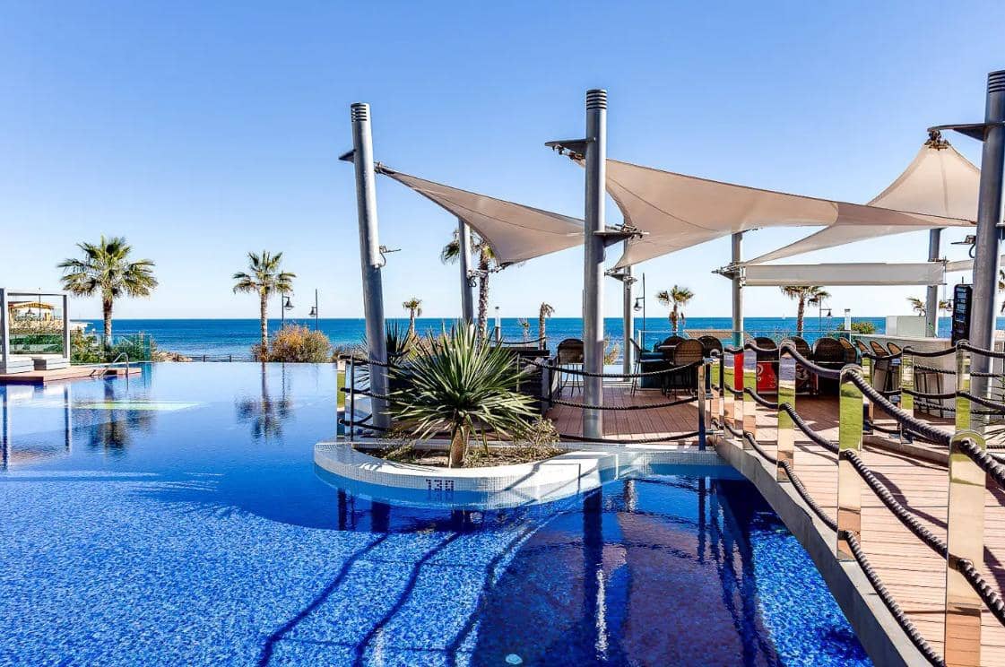 3 sypialnia Apartament na sprzedaż w Punta Prima z basenem garażem - 550 000 € (Ref: 9528317)