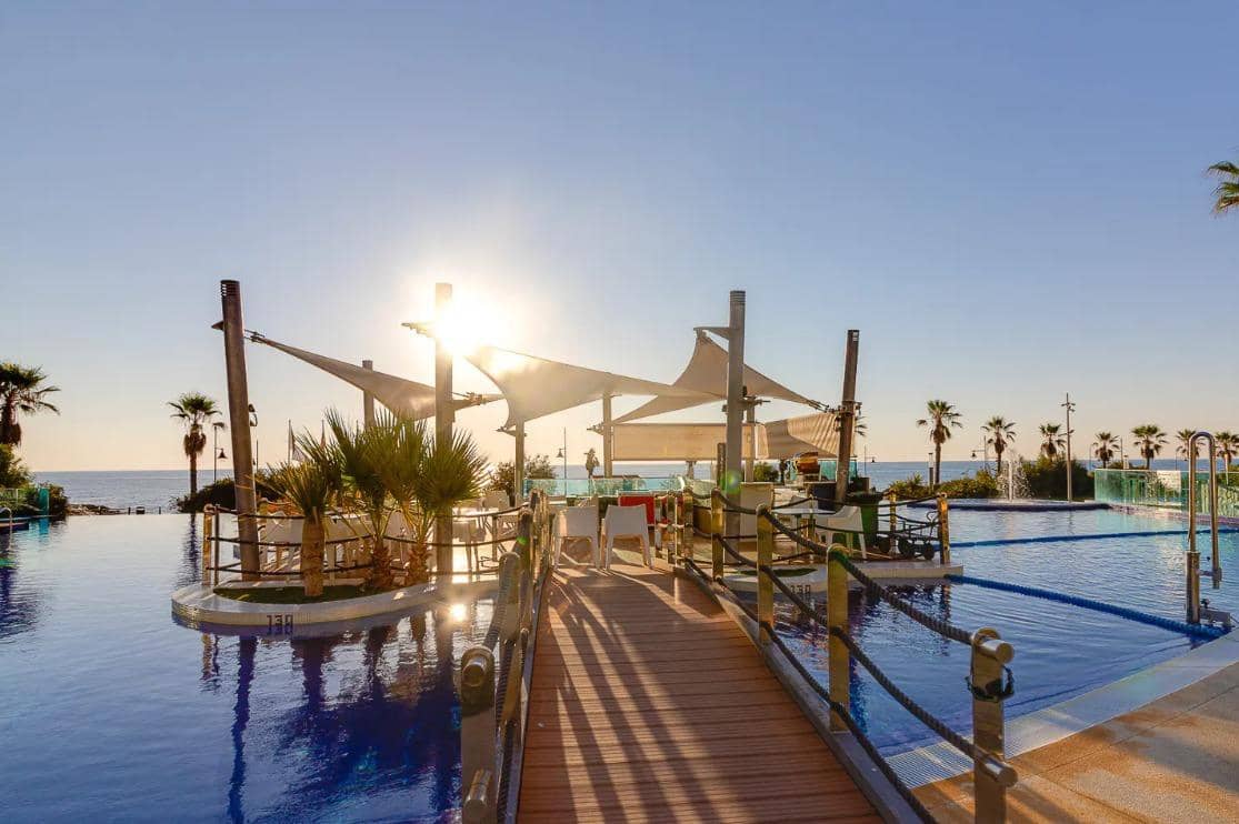 3 sypialnia Apartament na sprzedaż w Punta Prima z basenem garażem - 550 000 € (Ref: 9528317)