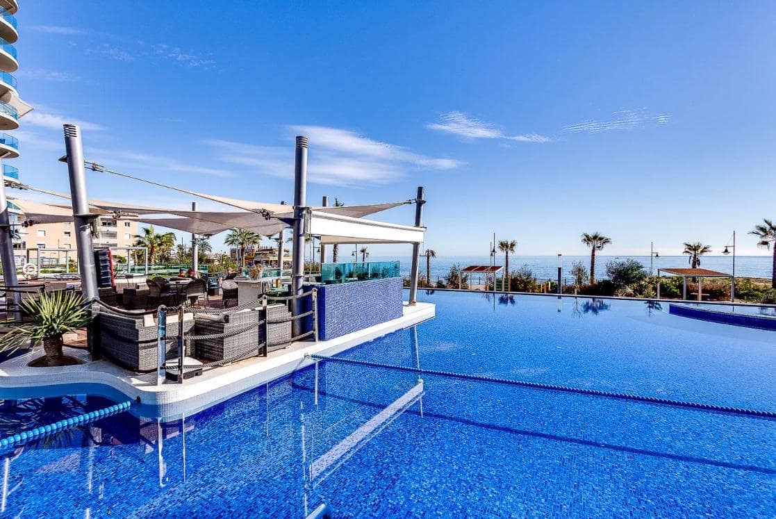 3 sypialnia Apartament na sprzedaż w Punta Prima z basenem garażem - 550 000 € (Ref: 9528317)