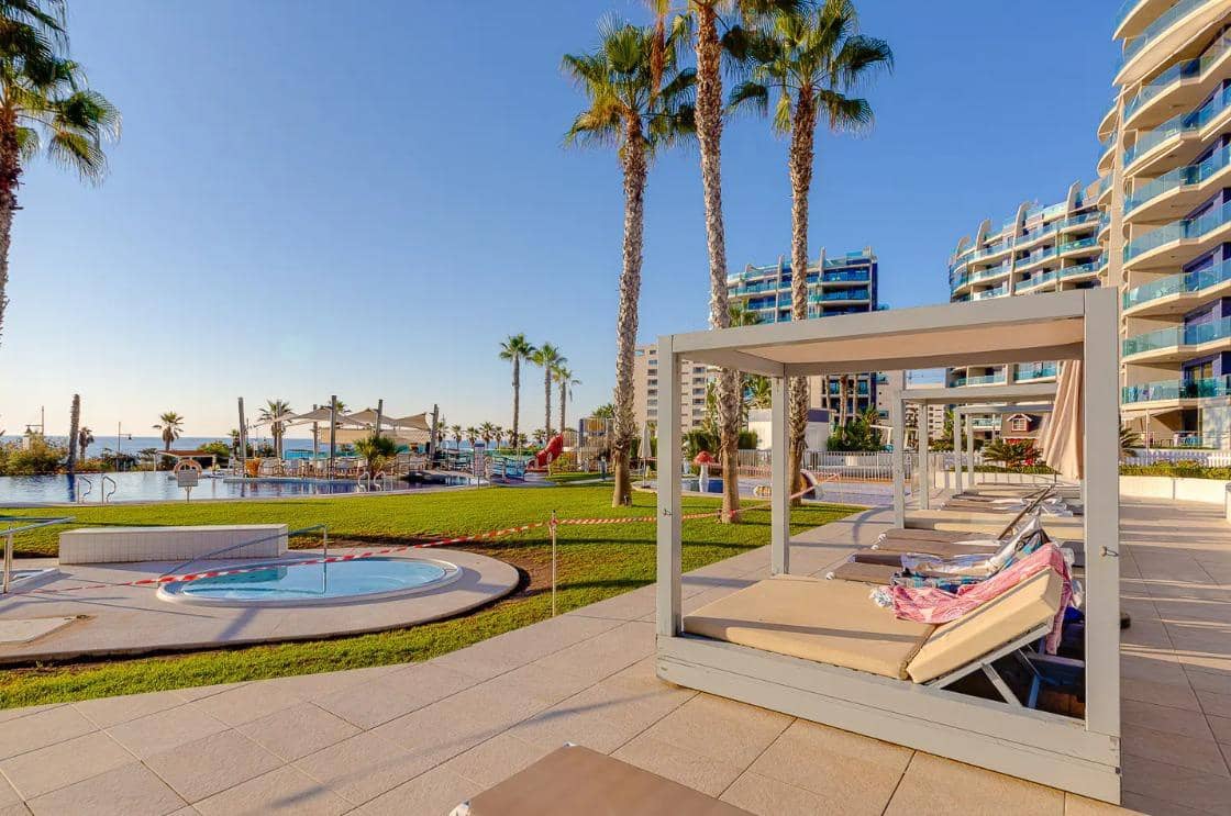 3 sypialnia Apartament na sprzedaż w Punta Prima z basenem garażem - 550 000 € (Ref: 9528317)