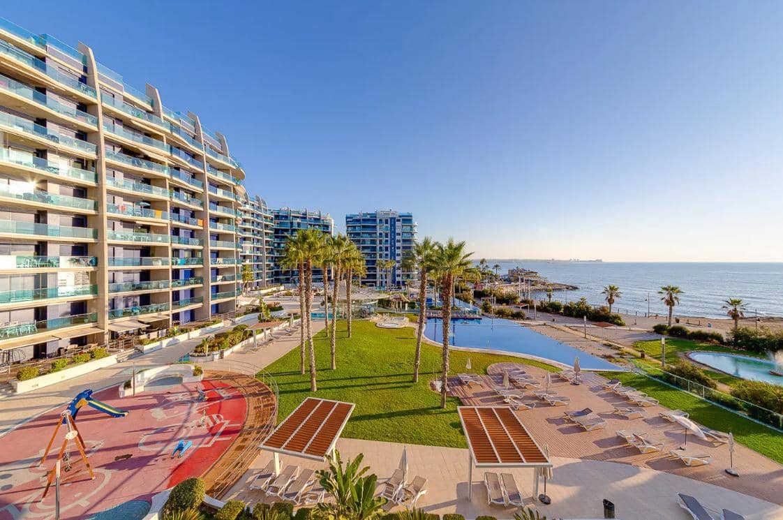 3 sypialnia Apartament na sprzedaż w Punta Prima z basenem garażem - 550 000 € (Ref: 9528317)