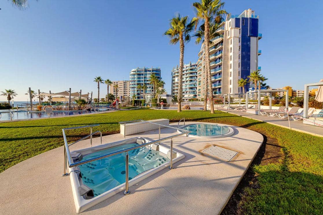 3 sypialnia Apartament na sprzedaż w Punta Prima z basenem garażem - 550 000 € (Ref: 9528317)