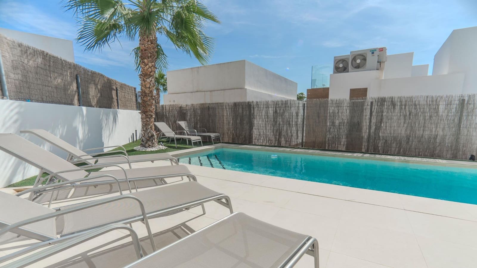 4 bedroom Villa for sale in Villamartin with pool - € 475,000 (Ref: 9528319)