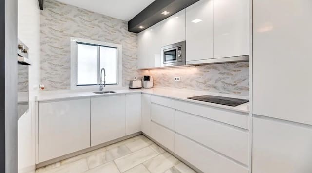 4 soverom Rekkehus til salgs i Las Chapas, Marbella med svømmebasseng - € 1 950 000 (Ref: 9528322)