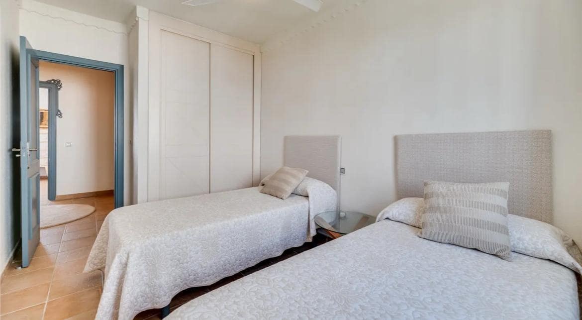 4 soverom Rekkehus til salgs i Las Chapas med svømmebasseng - € 1 950 000 (Ref: 9528322)