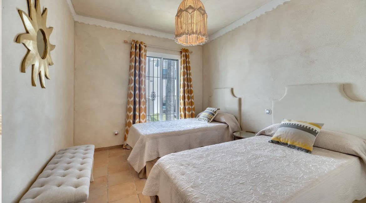 4 soverom Rekkehus til salgs i Las Chapas med svømmebasseng - € 1 950 000 (Ref: 9528322)