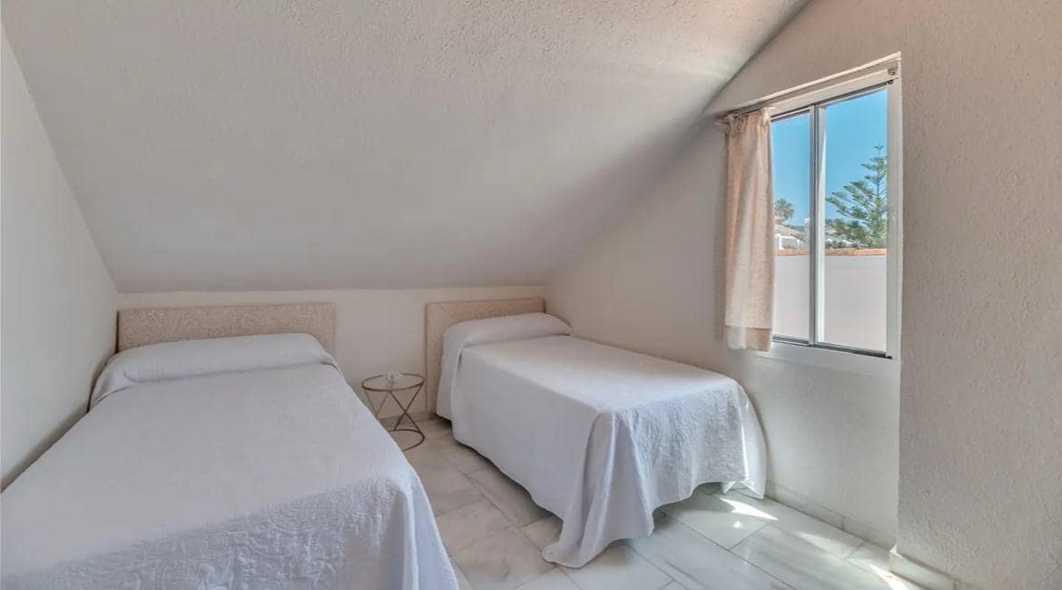 4 soverom Rekkehus til salgs i Las Chapas med svømmebasseng - € 1 950 000 (Ref: 9528322)