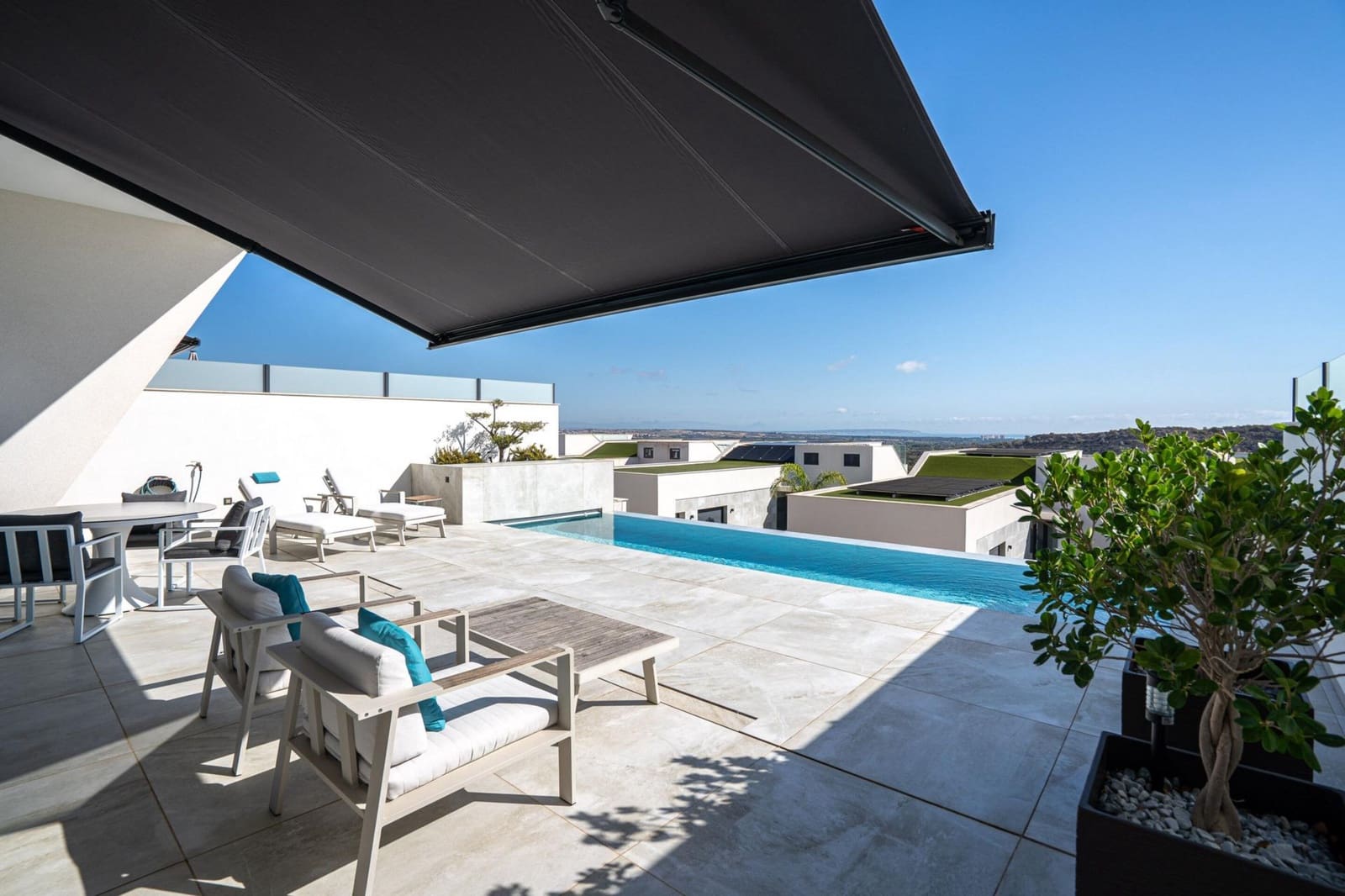 5 bedroom Villa for sale in Ciudad Quesada with pool garage - € 799,000 (Ref: 9528324)