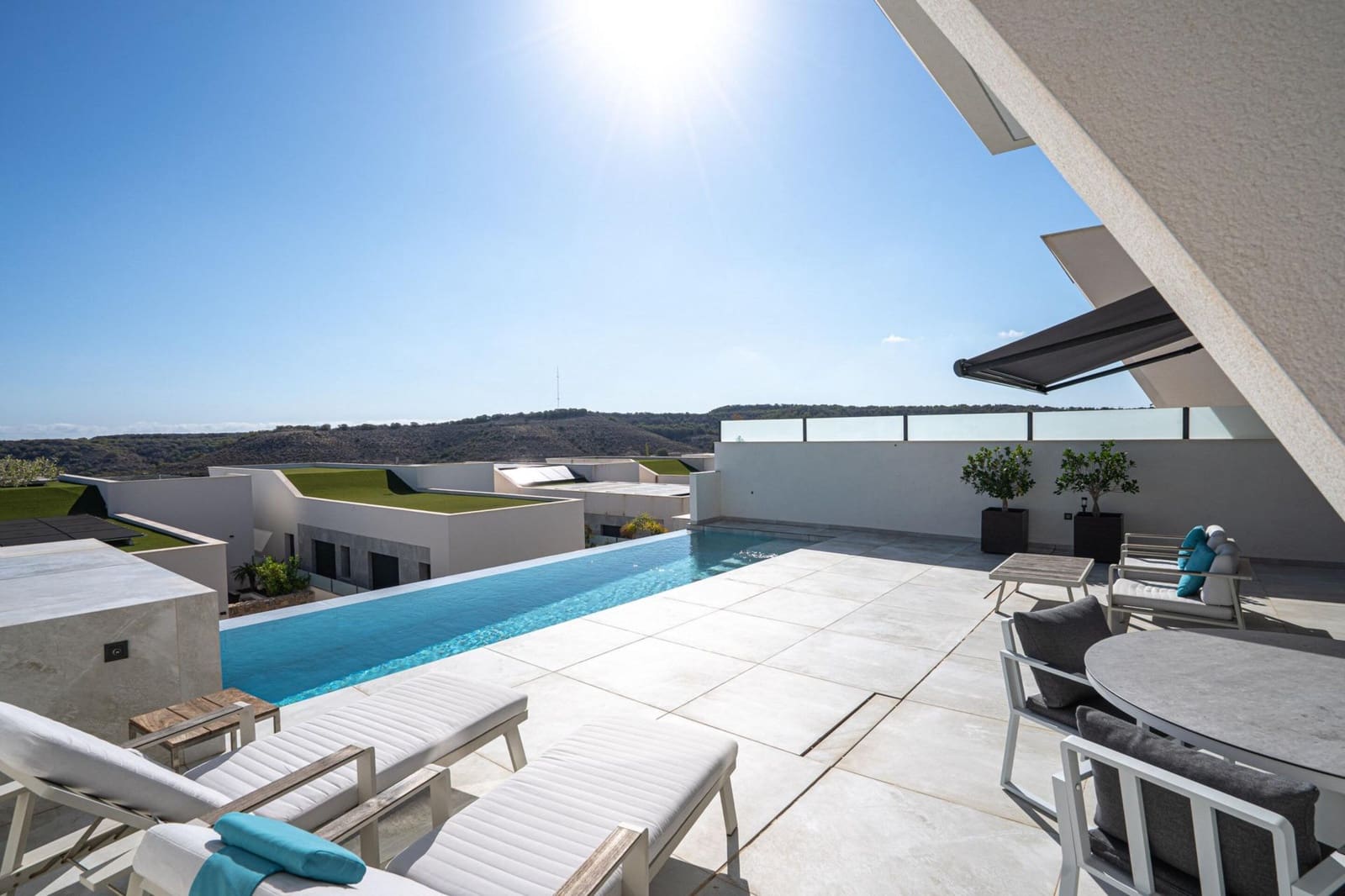 5 bedroom Villa for sale in Ciudad Quesada with pool garage - € 799,000 (Ref: 9528324)