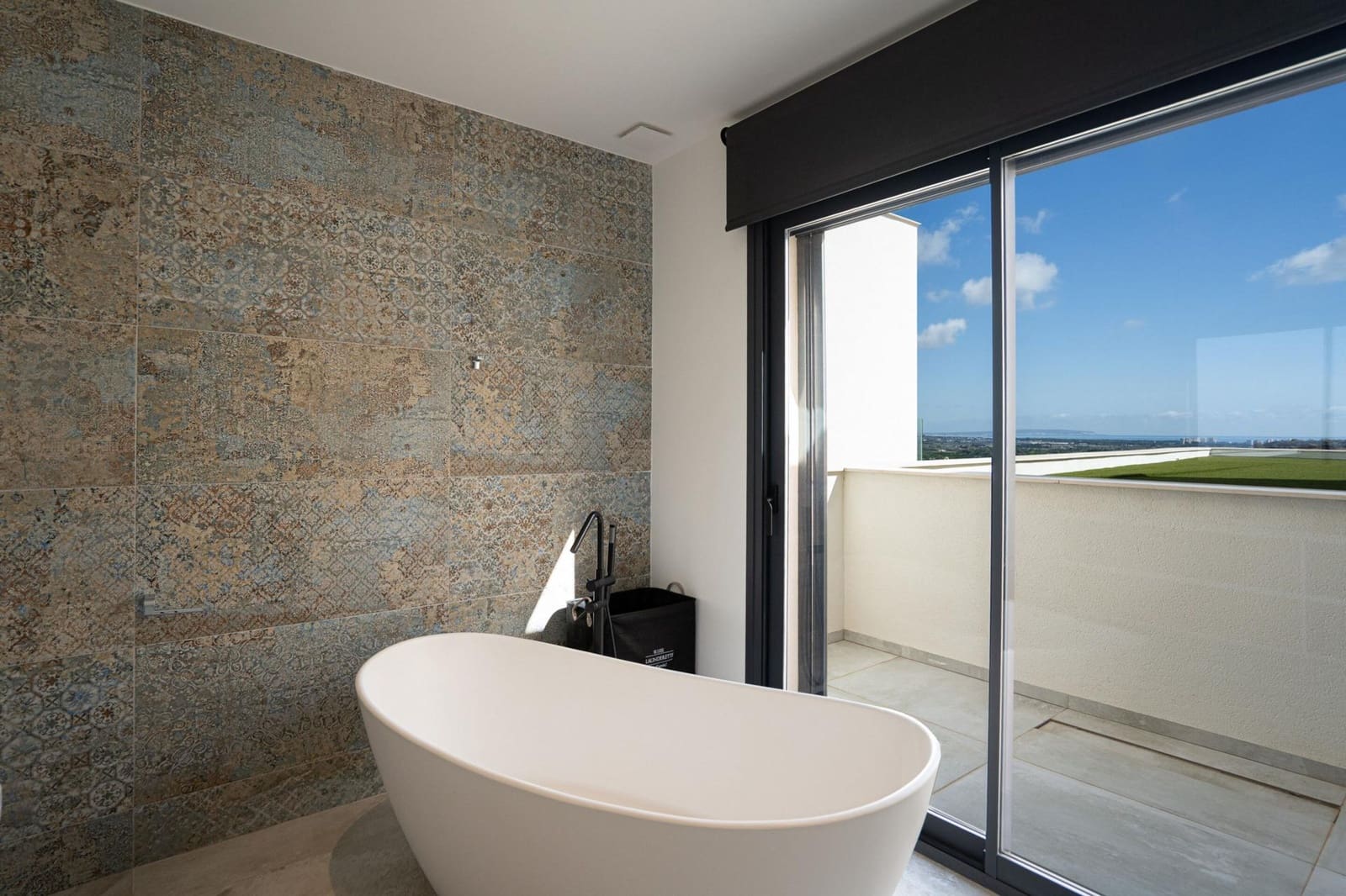 5 bedroom Villa for sale in Ciudad Quesada with pool garage - € 799,000 (Ref: 9528324)