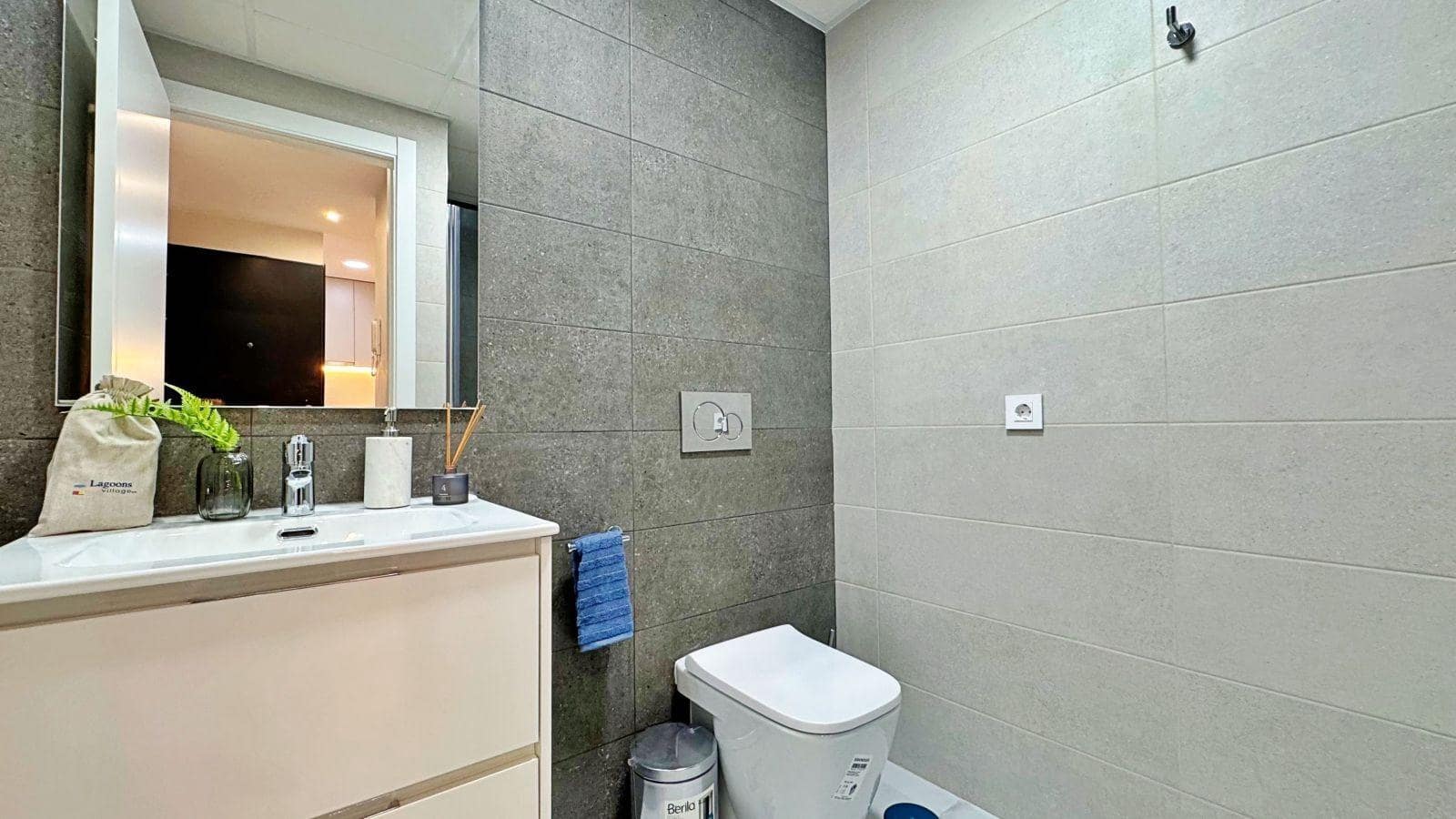 Apartamento de 2 habitaciones en Torrevieja en venta con piscina - 334.000 € (Ref: 9528328)