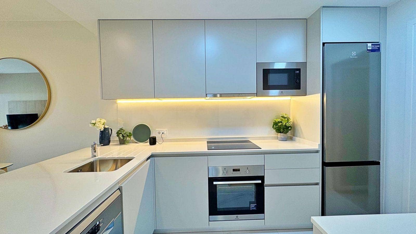 Apartamento de 2 habitaciones en Torrevieja en venta con piscina - 334.000 € (Ref: 9528328)