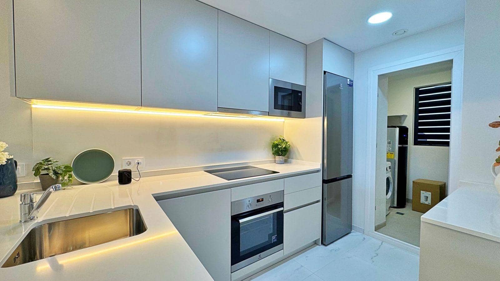 Apartamento de 2 habitaciones en Torrevieja en venta con piscina - 334.000 € (Ref: 9528328)