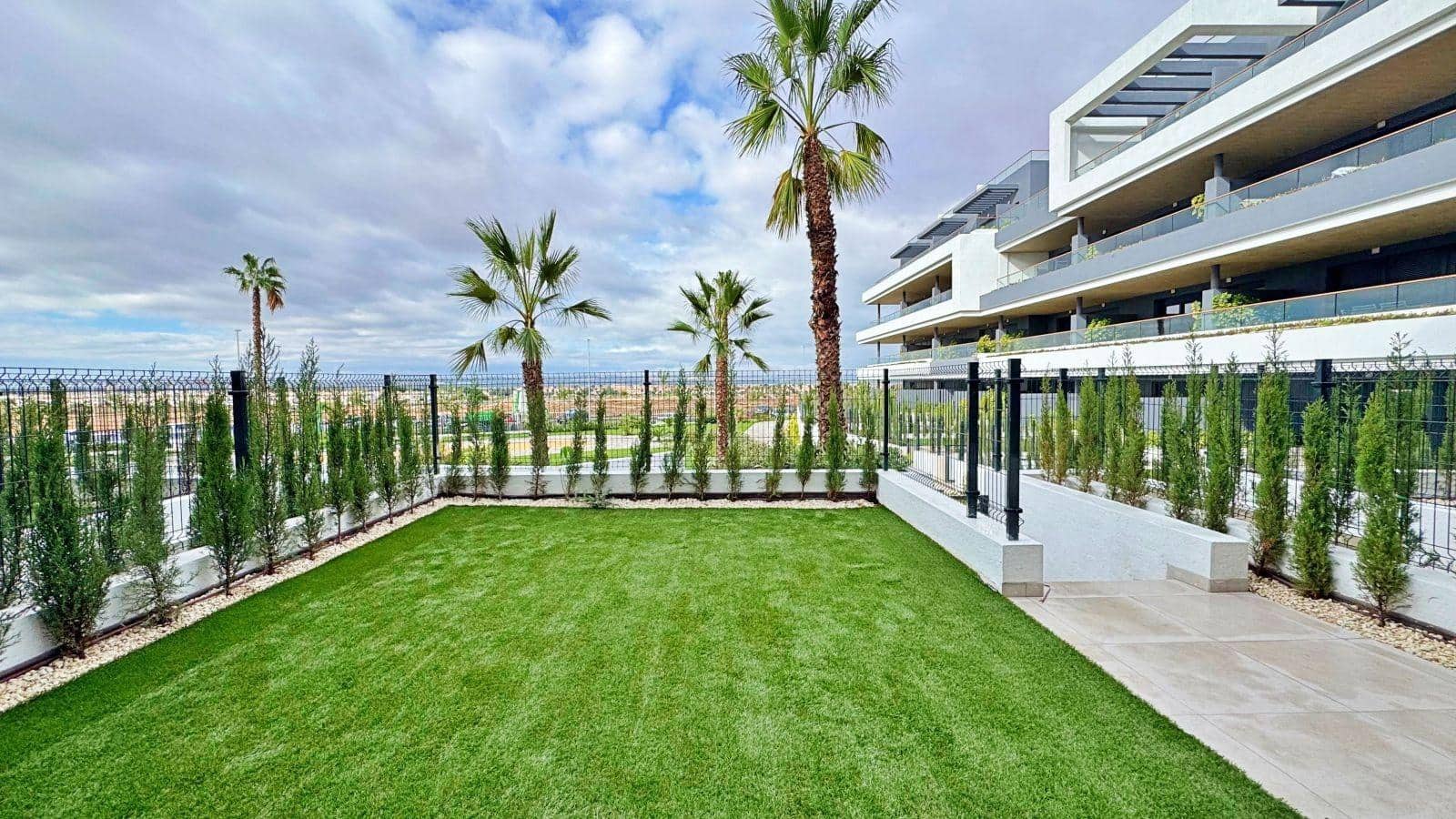 Apartamento de 2 habitaciones en Torrevieja en venta con piscina - 334.000 € (Ref: 9528328)