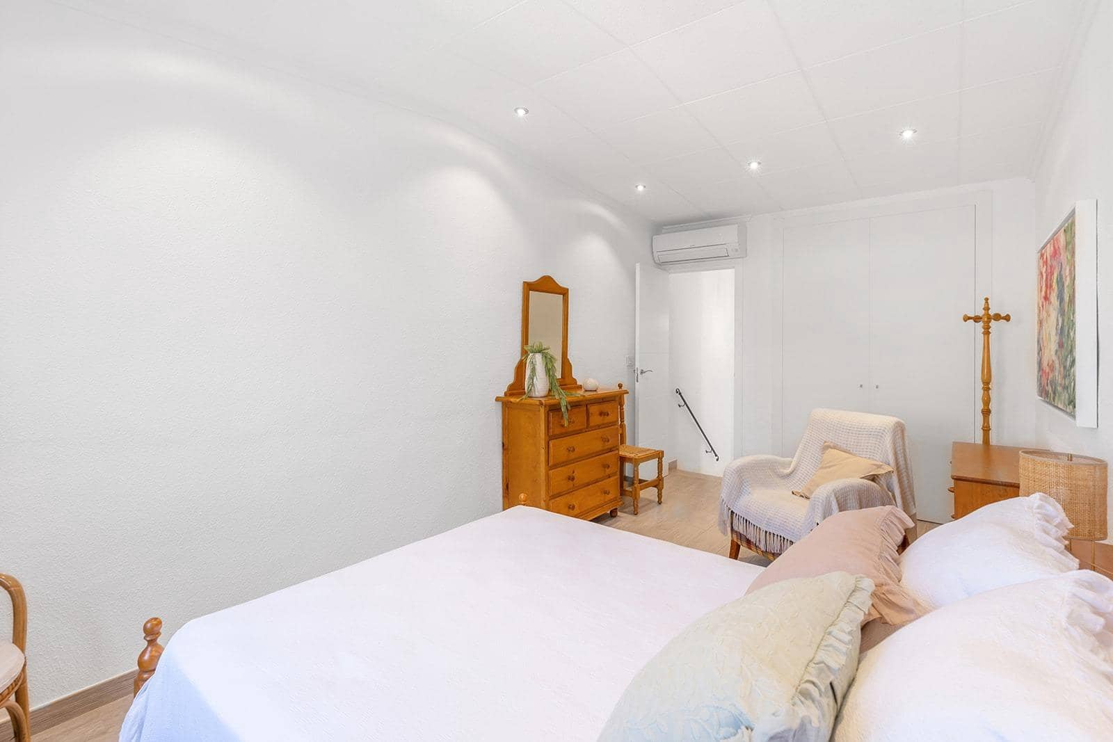 Chalet de 4 habitaciones en Punta Prima en venta con piscina - 749.900 € (Ref: 9530589)