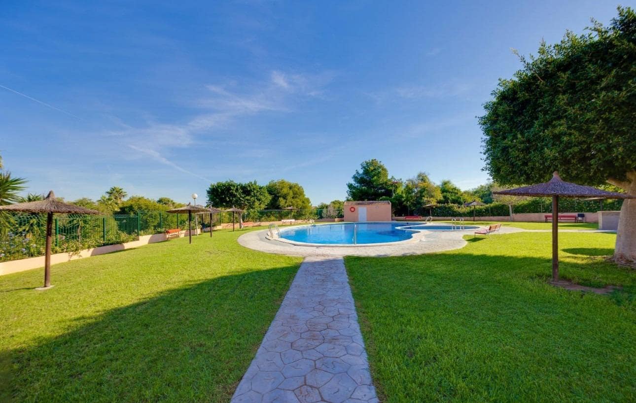 2 sovrum Bungalow till salu i La Florida med pool - 148 000 € (Ref: 9630008)