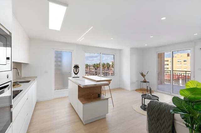 3 bedroom Apartment for sale in Playa de los Náufragos, Torrevieja - € 299,900 (Ref: 9630010)