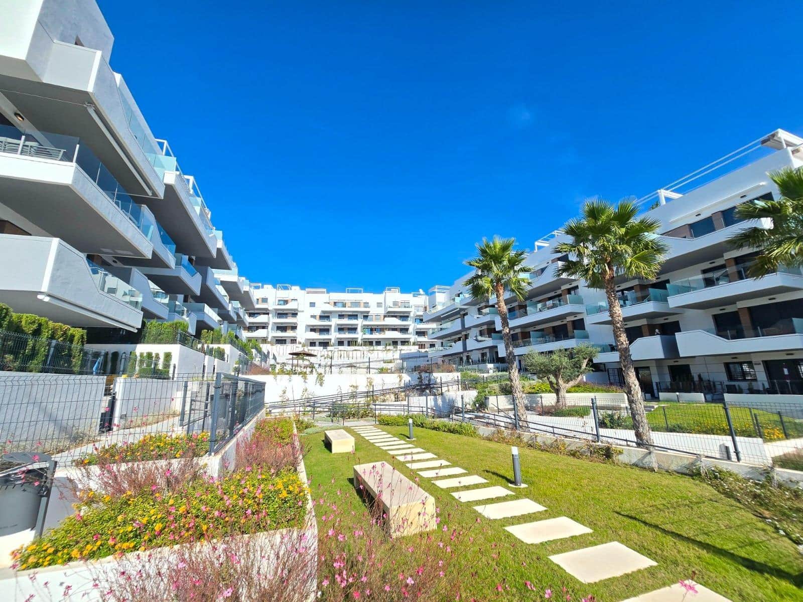 2 bedroom Apartment for sale in Villamartin with pool garage - € 275,000 (Ref: 9652045)