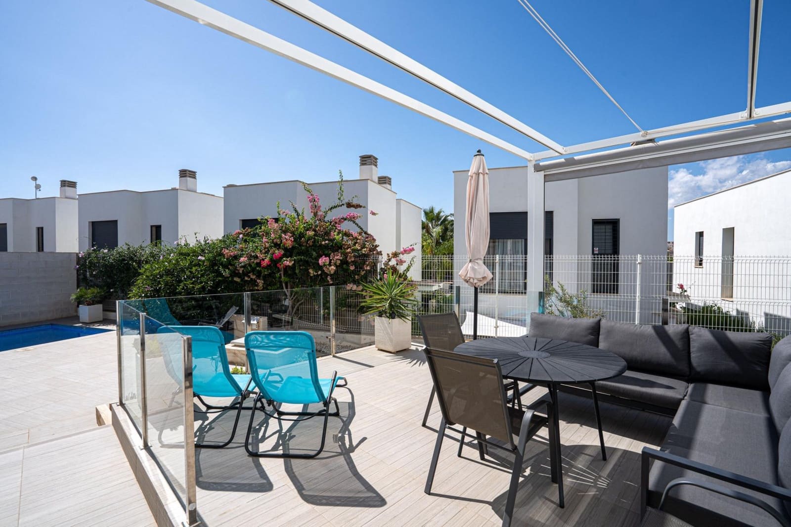 2 bedroom Apartment for sale in Punta Prima with pool - € 275,000 (Ref: 9698852)