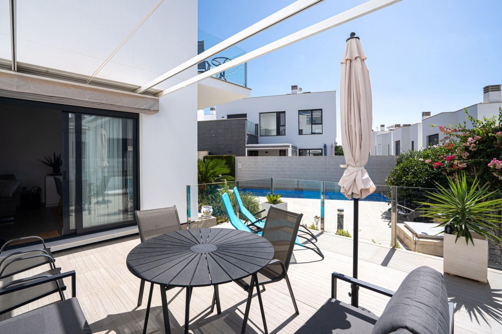 2 bedroom Apartment for sale in Punta Prima with pool - € 275,000 (Ref: 9698852)